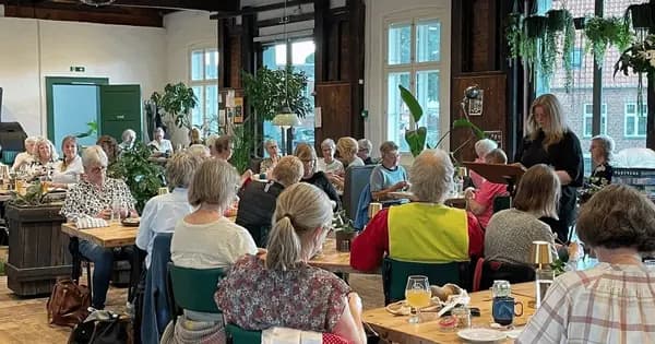 Hyggelig fællesspisning Strik og Lyt